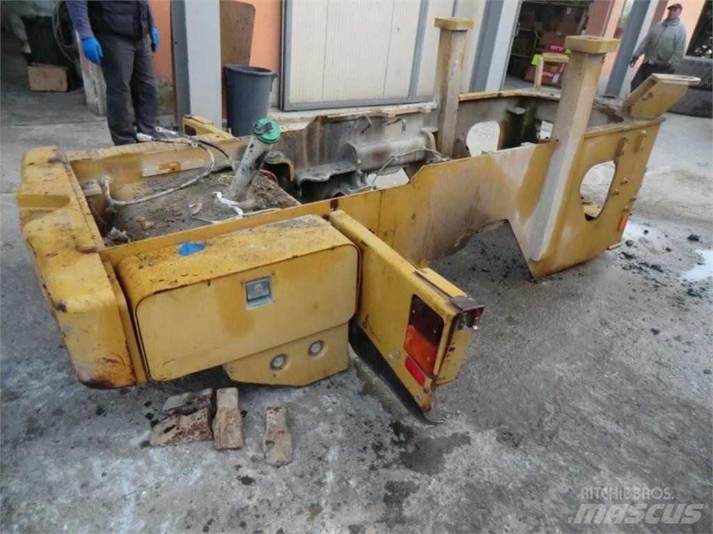 CAT 928G Chassis and suspension
