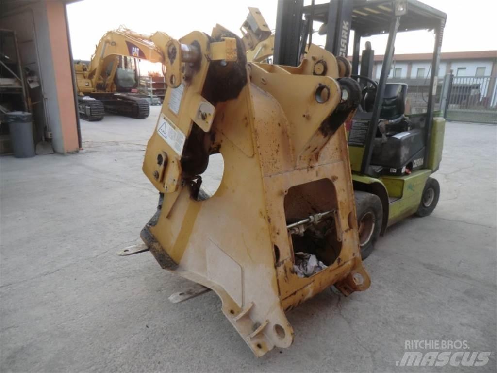 CAT 928G Chassis and suspension