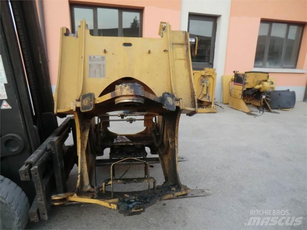 CAT 928G Chassis and suspension