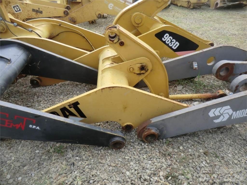 CAT 943 Chassis and suspension