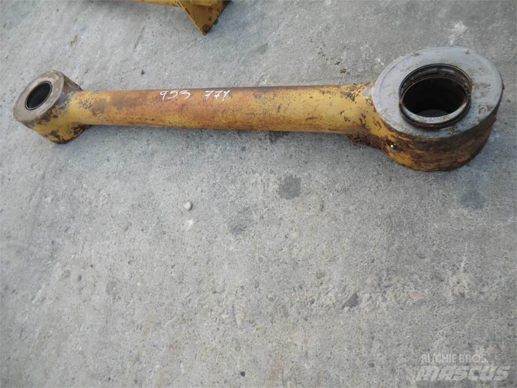 CAT 953 Chassis and suspension