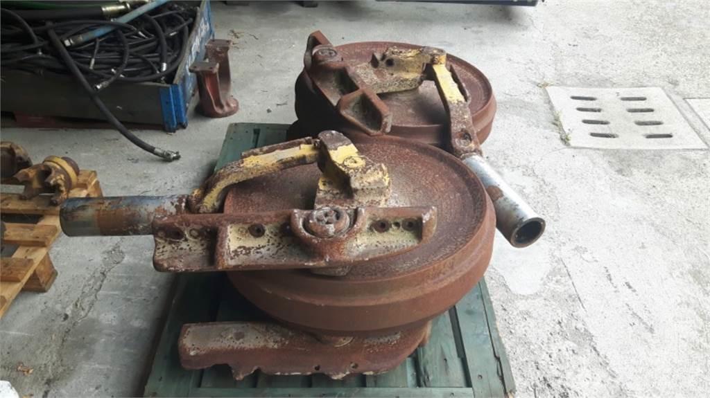 CAT 953C Tracks, chains and undercarriage