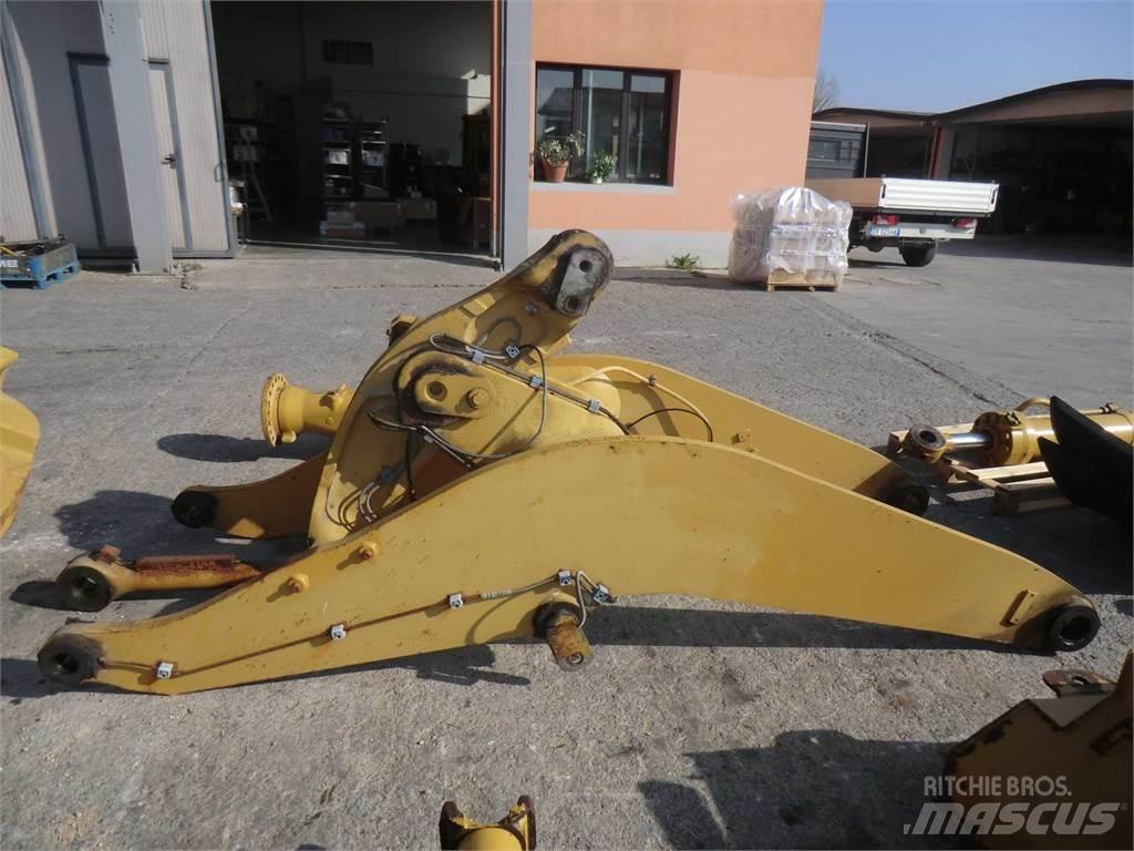 CAT 962H Chassis and suspension