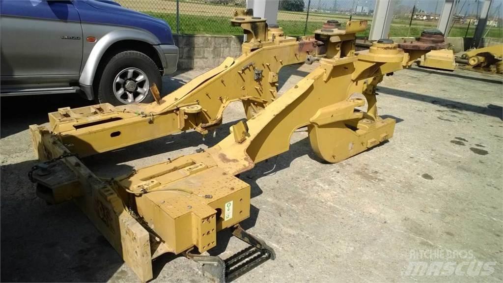 CAT 962H Chassis and suspension