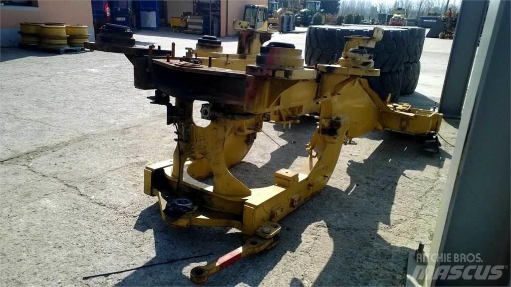 CAT 962H Chassis and suspension