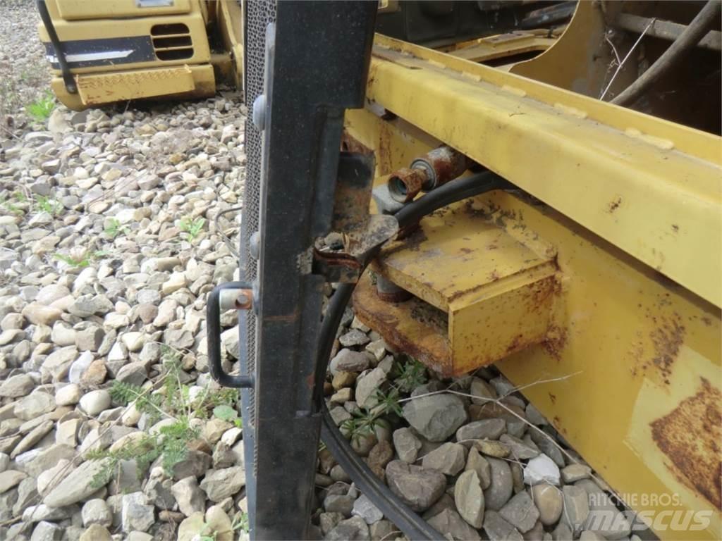 CAT 962H Chassis and suspension