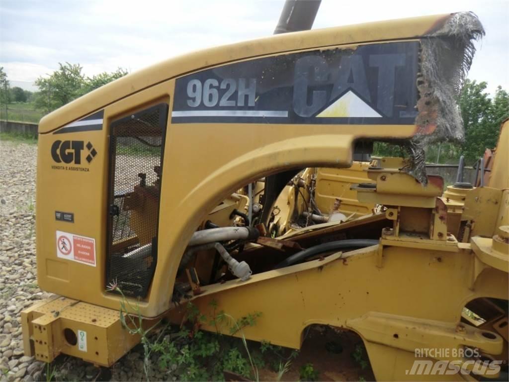 CAT 962H Chassis and suspension
