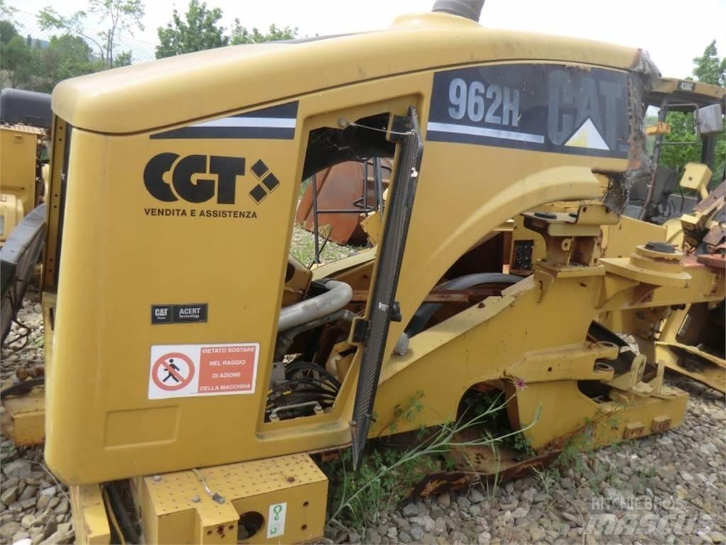 CAT 962H Chassis and suspension
