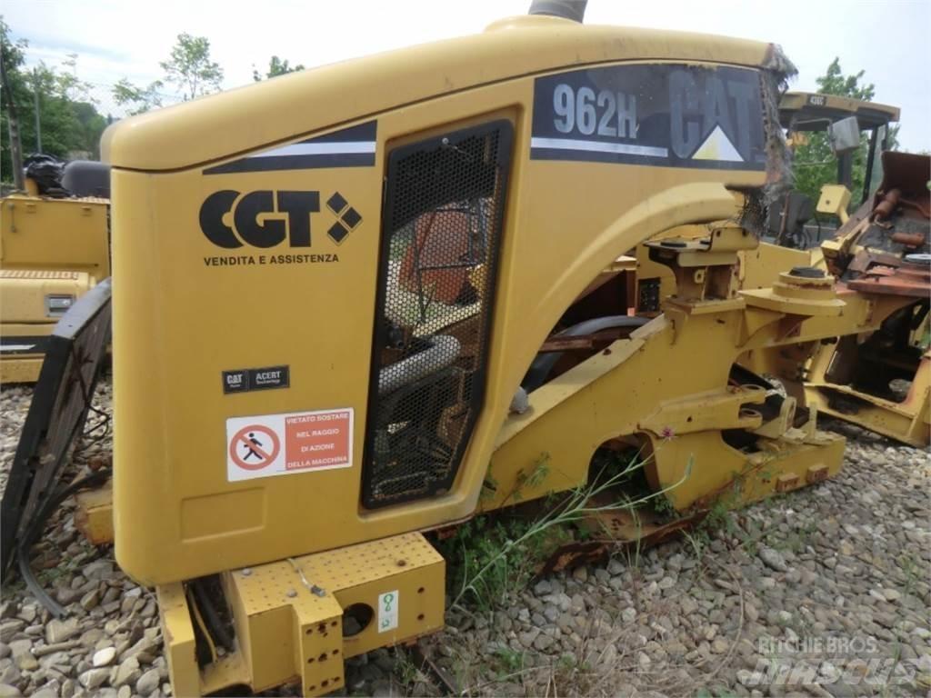CAT 962H Chassis and suspension