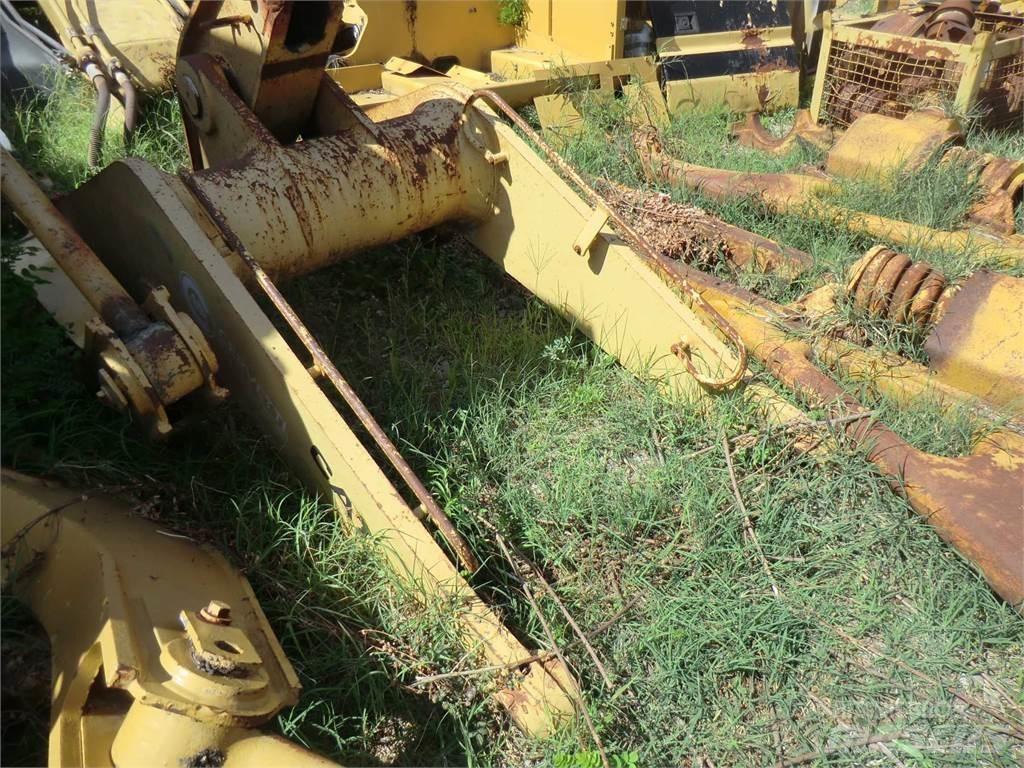 CAT 963 Chassis and suspension