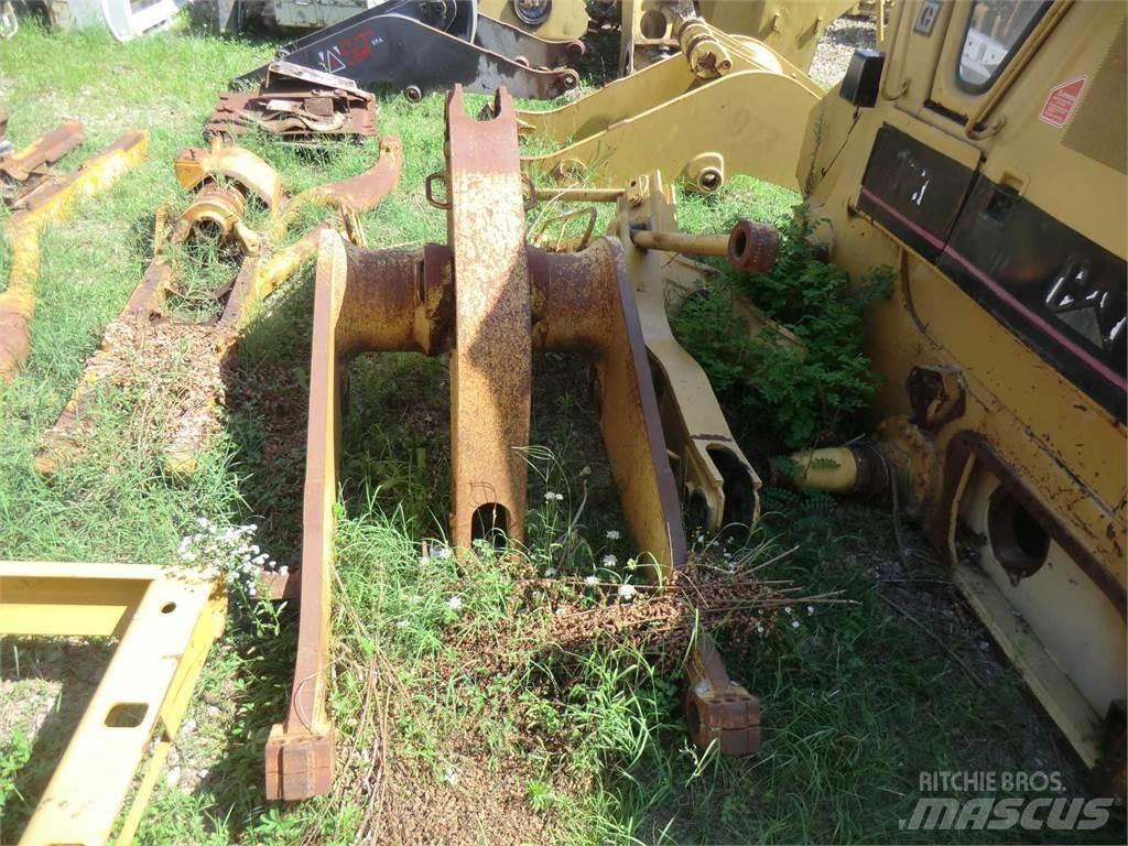 CAT 963 Chassis and suspension