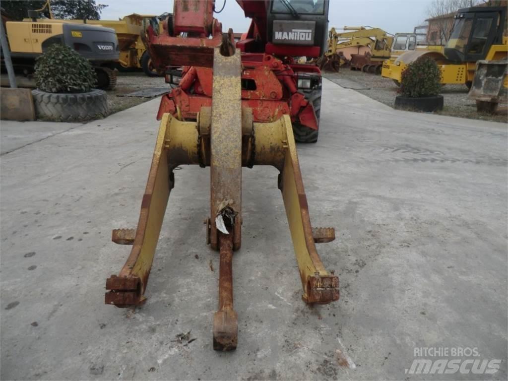 CAT 963C Chassis and suspension