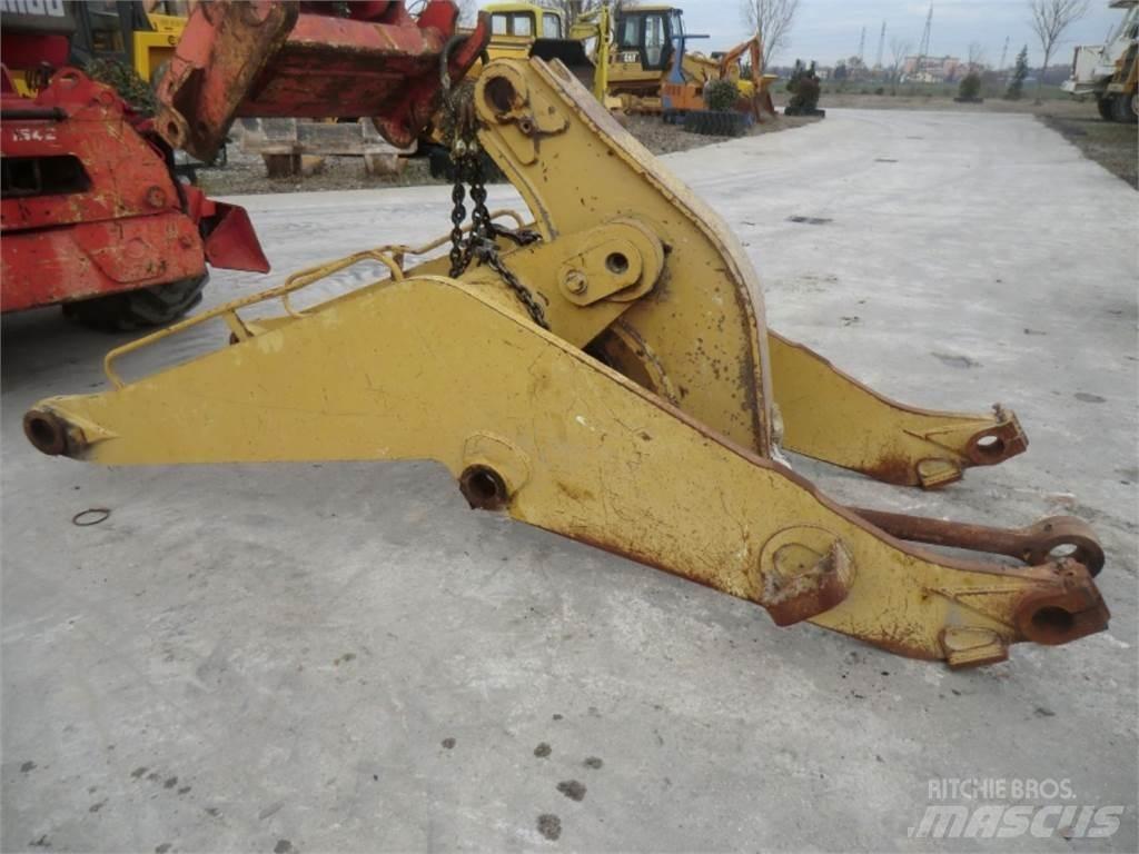 CAT 963C Chassis and suspension
