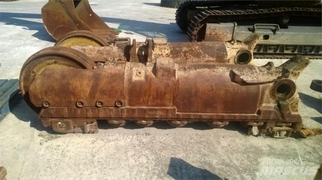 CAT 963C Tracks, chains and undercarriage