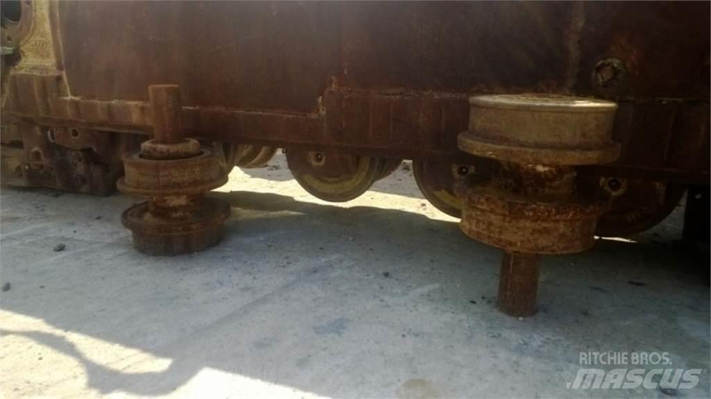 CAT 963C Tracks, chains and undercarriage