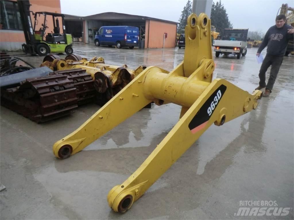 CAT 963D Chassis and suspension