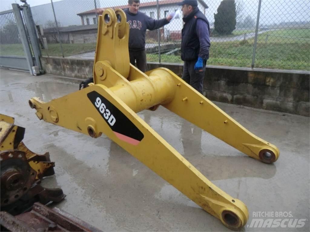 CAT 963D Chassis and suspension