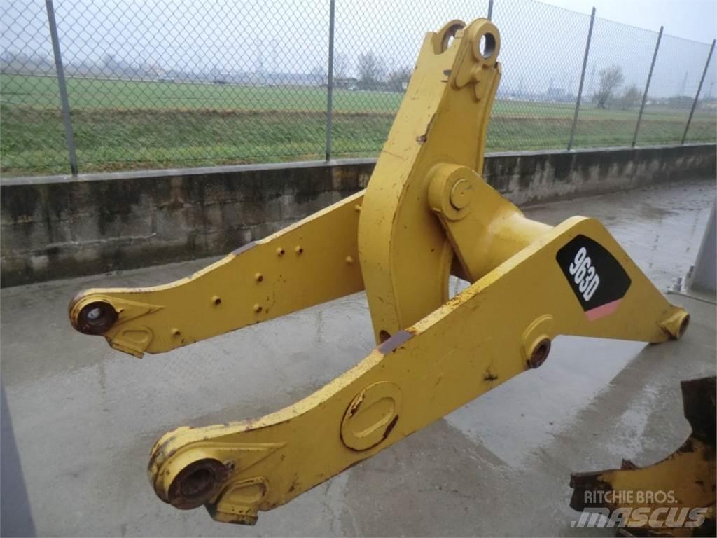 CAT 963D Chassis and suspension