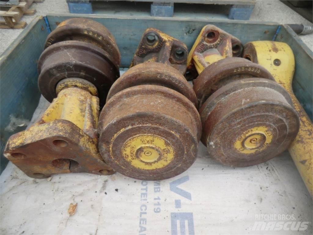 CAT 963D Tracks, chains and undercarriage