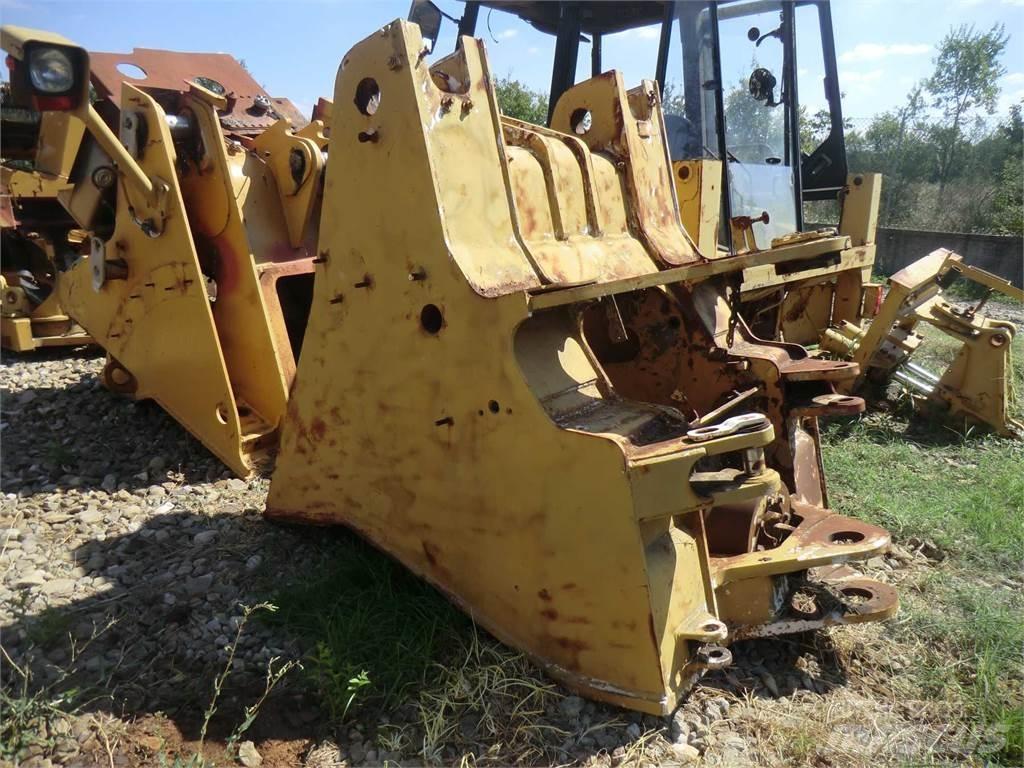 CAT 963D Chassis and suspension