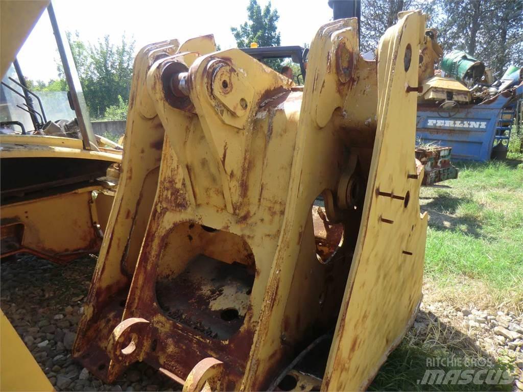 CAT 963D Chassis and suspension