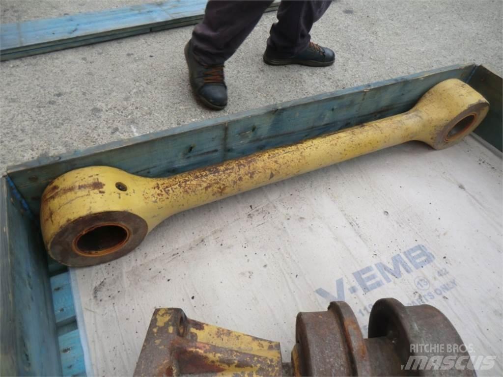 CAT 963D Chassis and suspension