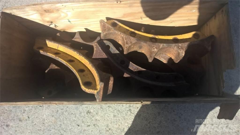 CAT 963D Tracks, chains and undercarriage