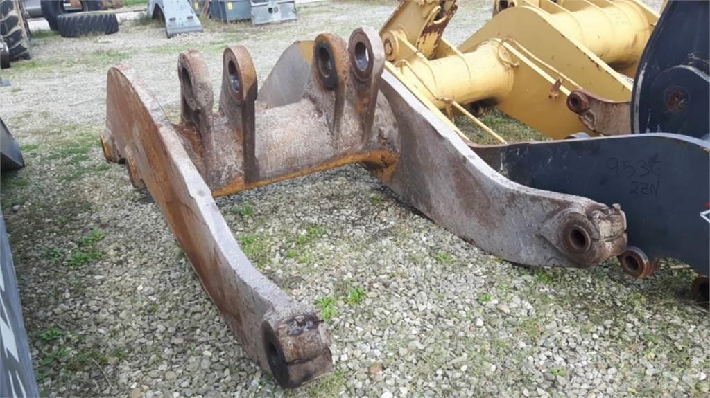 CAT 988B Chassis and suspension