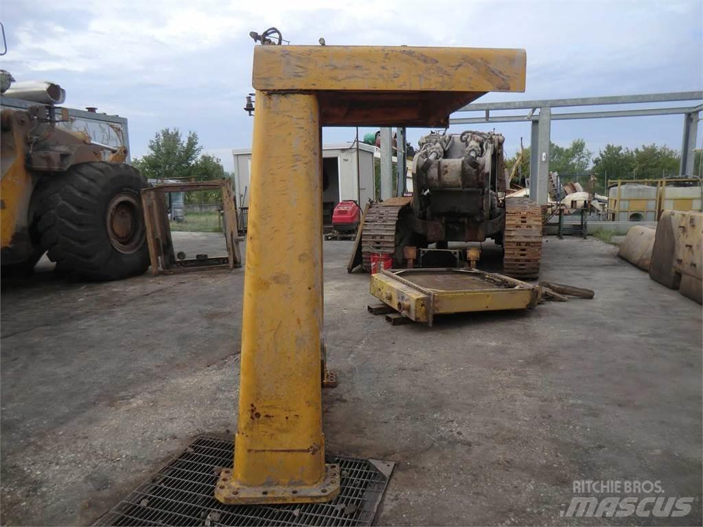 CAT 988B Chassis and suspension