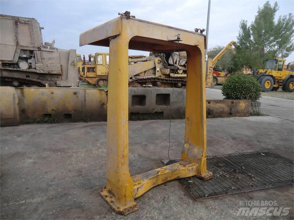 CAT 988B Chassis and suspension