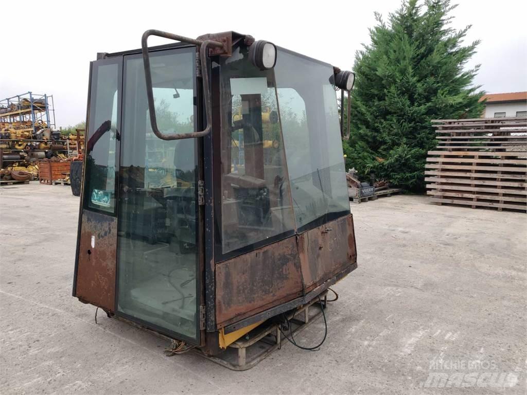 CAT 988G Chassis and suspension