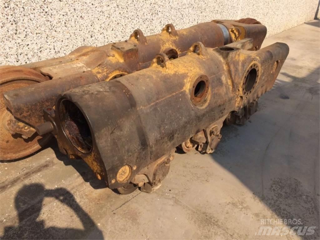 CAT  D8L Tracks, chains and undercarriage