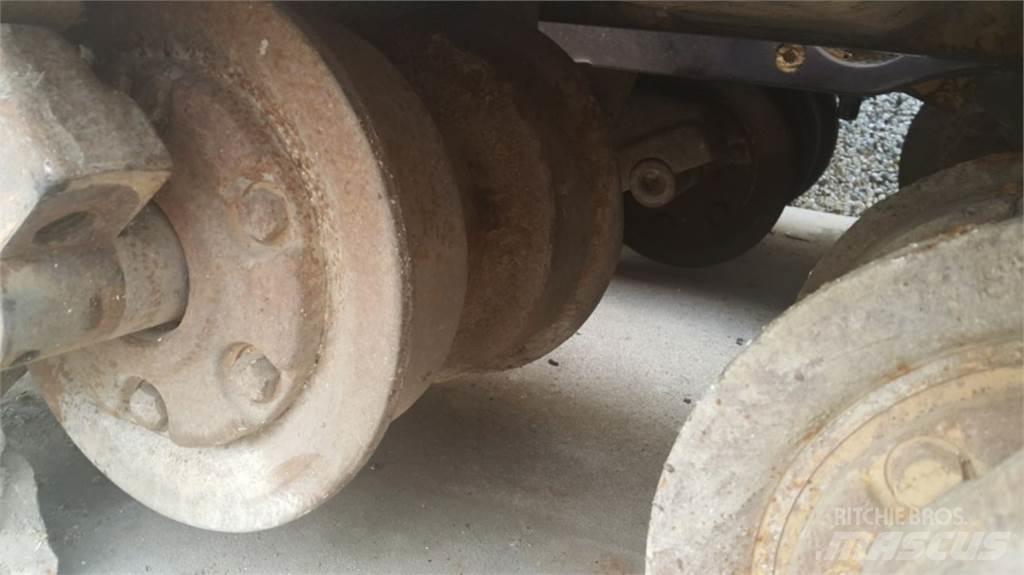 CAT  D8L Tracks, chains and undercarriage