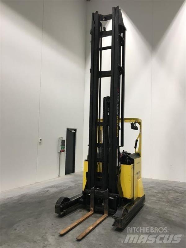 Hyster R2.0W Reach truck