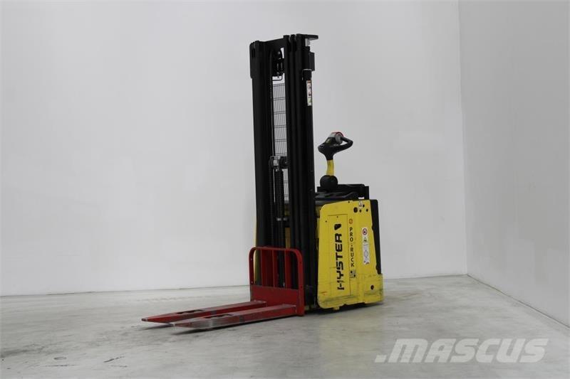 Hyster S1.5S Self propelled stackers