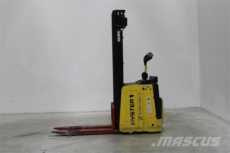 Hyster S1.5S Self propelled stackers