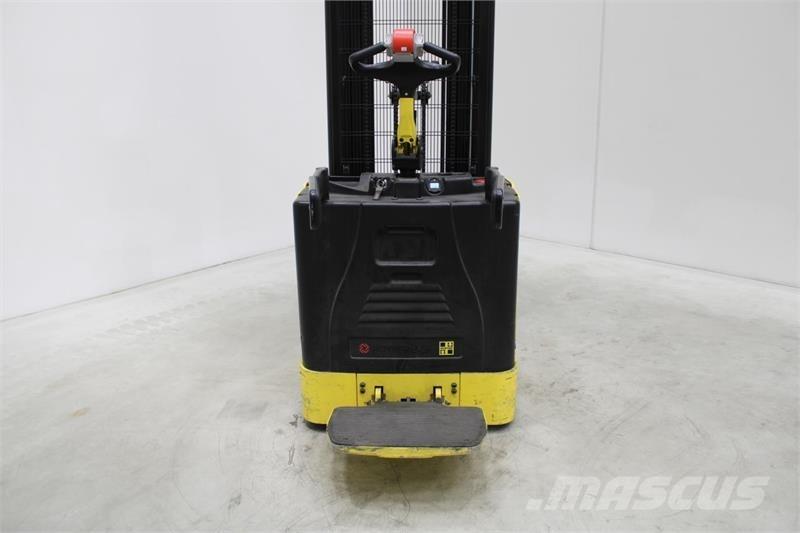Hyster S1.5S Self propelled stackers