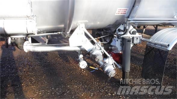 Polar ACX8 8,400 Tanker semi-trailers
