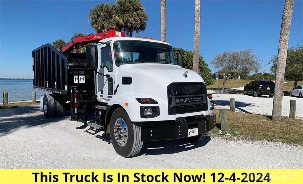 Mack MD7 Grapples