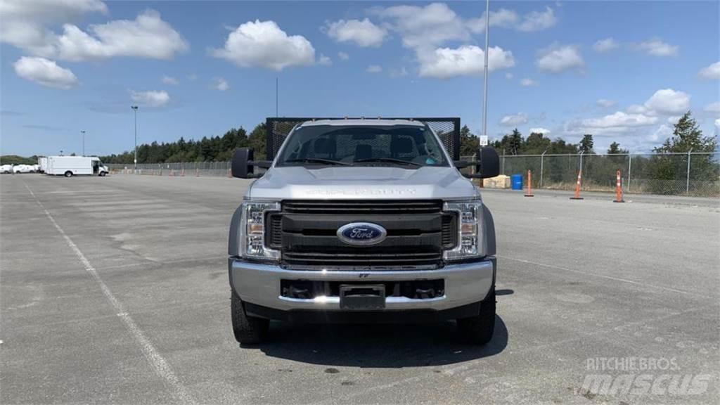 Ford F-550 Flatbed / Dropside trucks