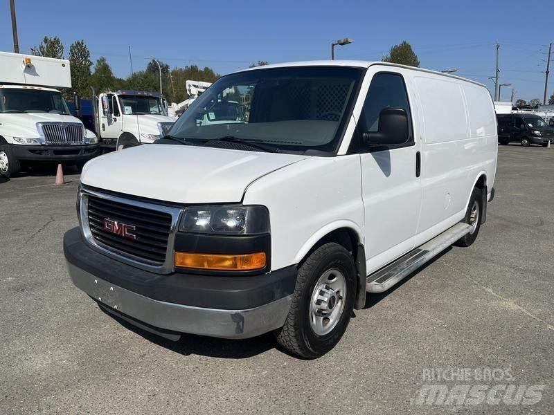 GMC Savana Panel vans