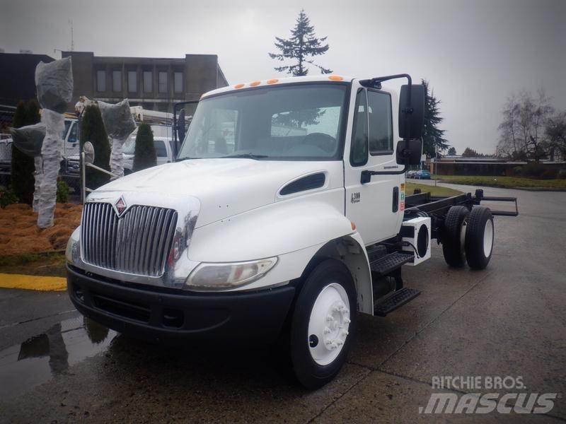 International 4300 Chassis Cab trucks