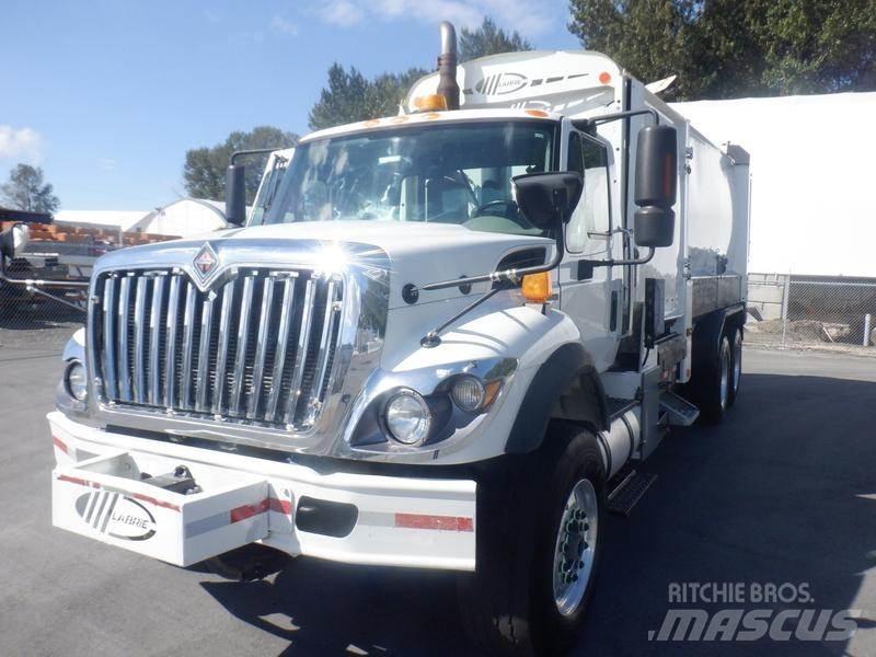 International 7400 Waste trucks