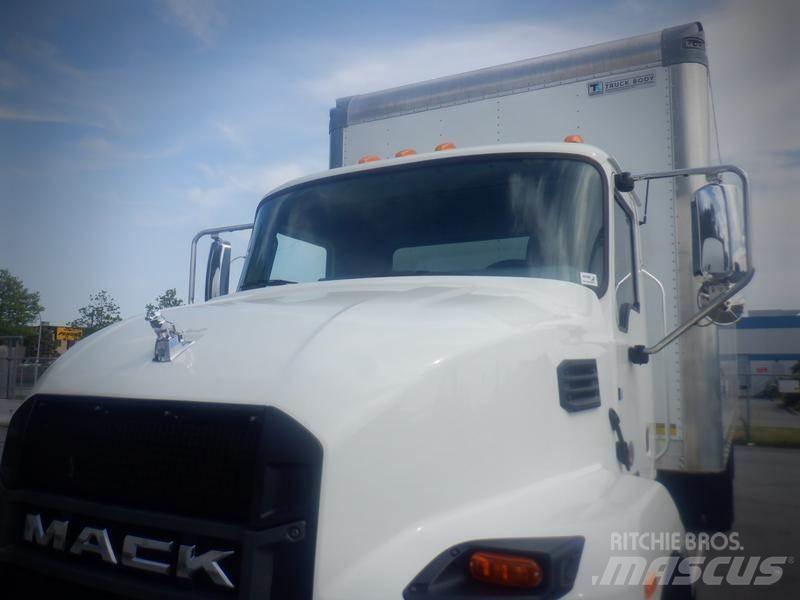 Mack MD Panel vans