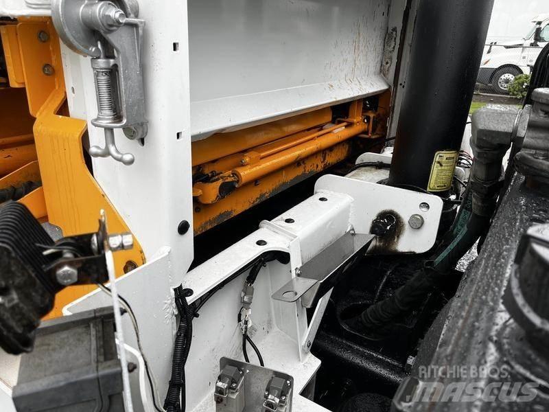 Peterbilt 320 Waste trucks