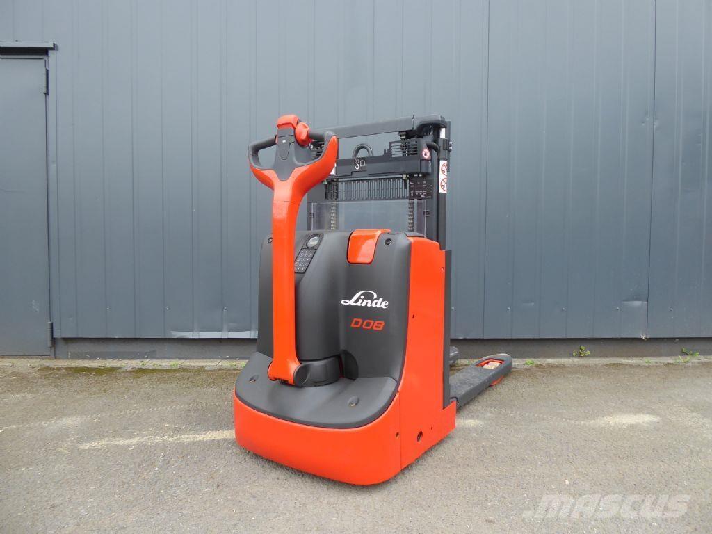 Linde D08 Pedestrian stacker