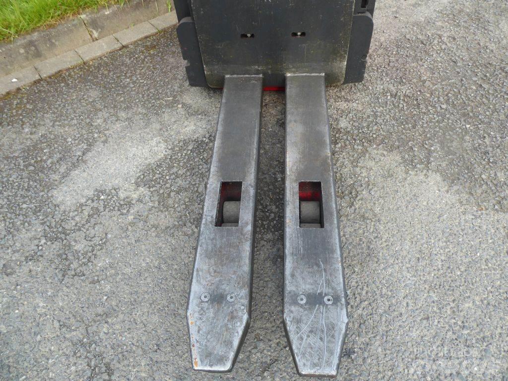 Linde L14 Pedestrian stacker