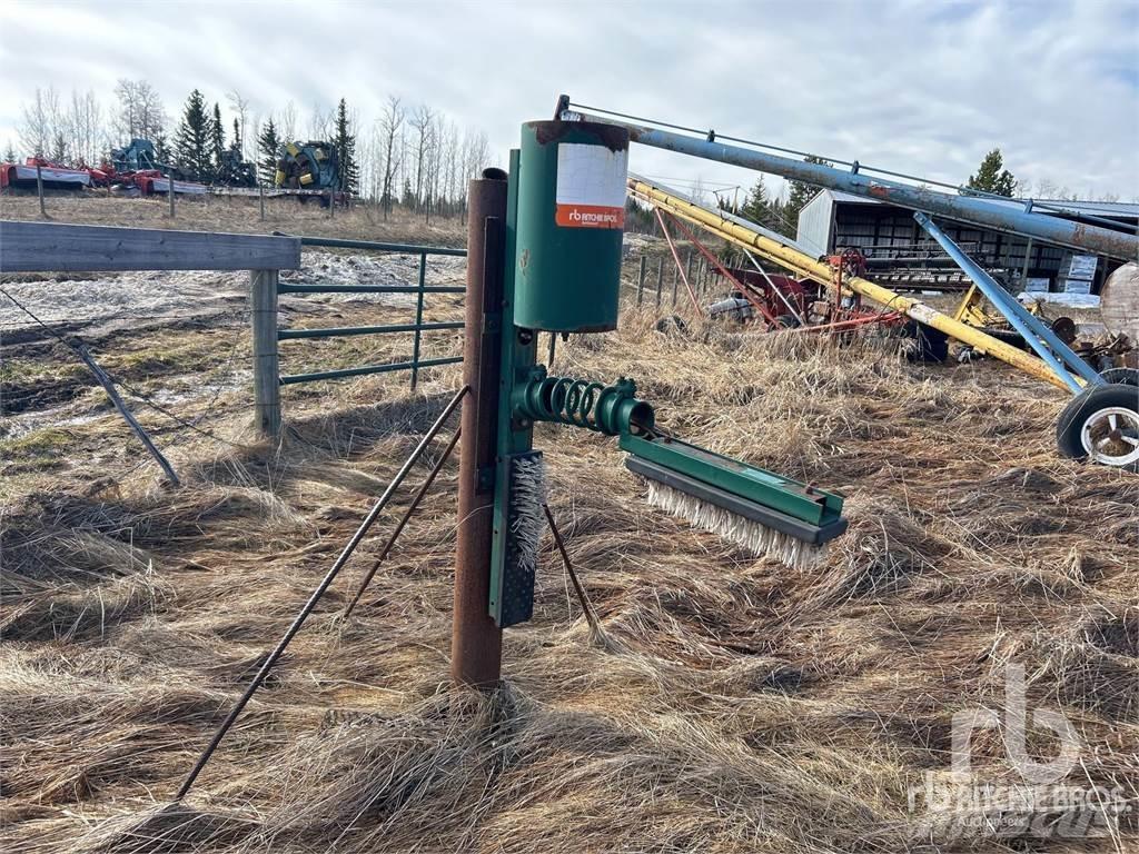  Cattle oiler Other livestock machinery and accessories