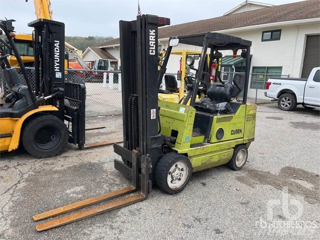 Clark GCX30E Diesel trucks