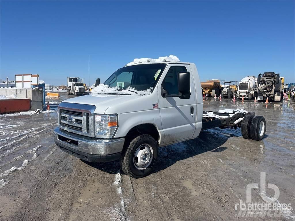 Ford E450 Chassis Cab trucks